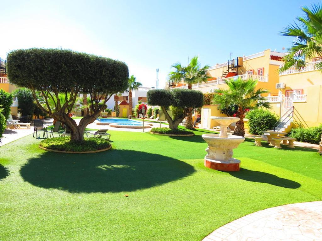 Casa La Zenia Elite Townhouse With Shared Pool And 10 Minutes Walk To Beach Villa Orihuela Exterior photo